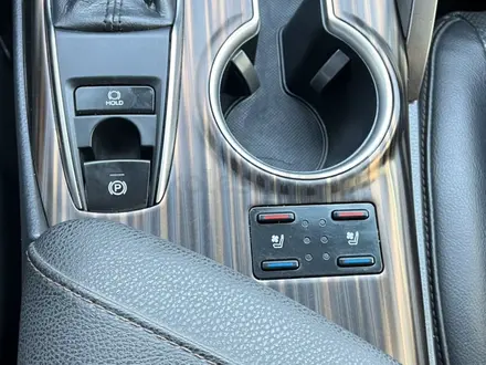 Toyota Camry 2018 года за 13 300 000 тг. в Семей – фото 15