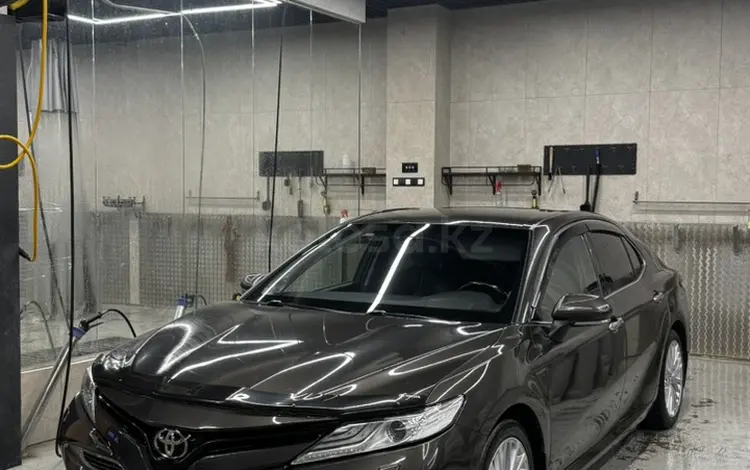 Toyota Camry 2018 годаүшін13 300 000 тг. в Семей