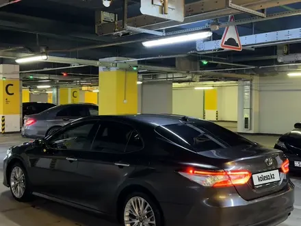 Toyota Camry 2018 года за 13 300 000 тг. в Семей – фото 7