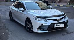 Toyota Camry 2023 года за 17 200 000 тг. в Астана