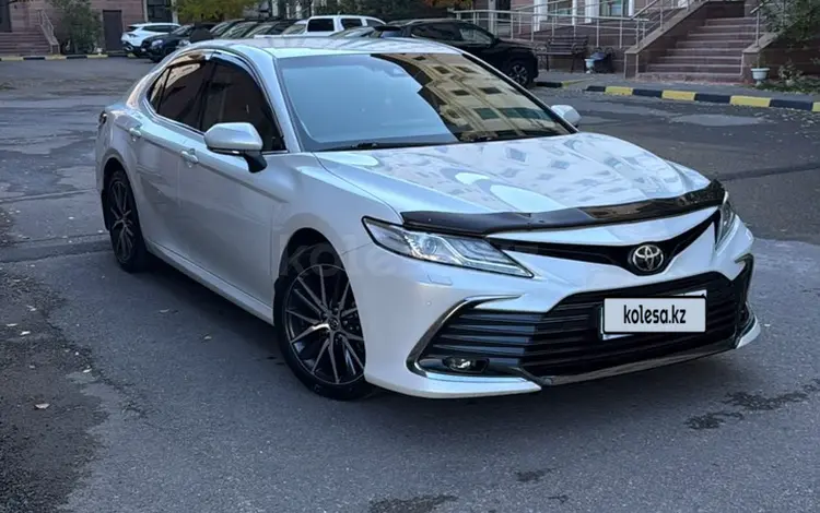 Toyota Camry 2023 года за 17 200 000 тг. в Астана
