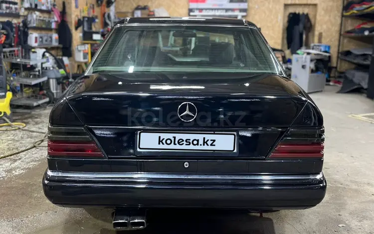 Mercedes-Benz E 300 1990 года за 1 750 000 тг. в Павлодар
