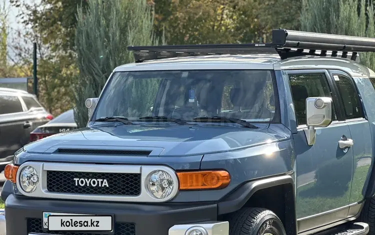 Toyota FJ Cruiser 2022 года за 27 000 000 тг. в Алматы