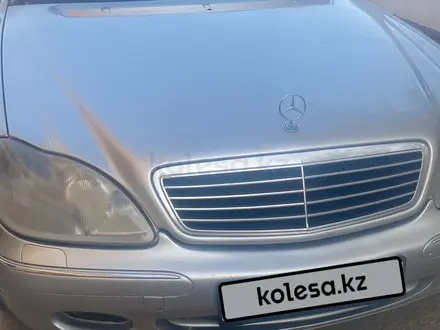 Mercedes-Benz S 320 2000 года за 2 900 000 тг. в Жанаозен