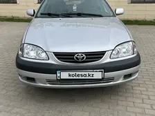 Toyota Avensis, 2001