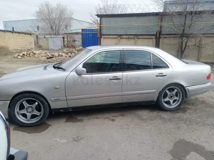 Mercedes-Benz E 230 1996 года за 2 600 000 тг. в Атырау – фото 21