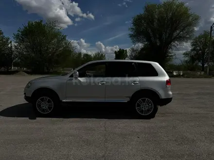 Volkswagen Touareg 2004 года за 4 000 000 тг. в Алматы – фото 2
