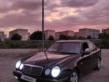 Mercedes-Benz E 230 1996 года за 2 600 000 тг. в Алматы