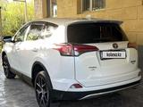 Toyota RAV4 2019 года за 12 500 000 тг. в Шымкент – фото 2