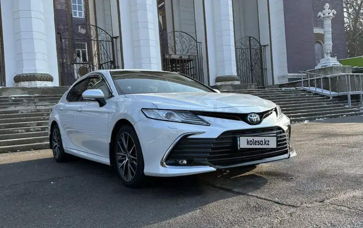 Toyota Camry 2022 года за 20 300 000 тг. в Шымкент