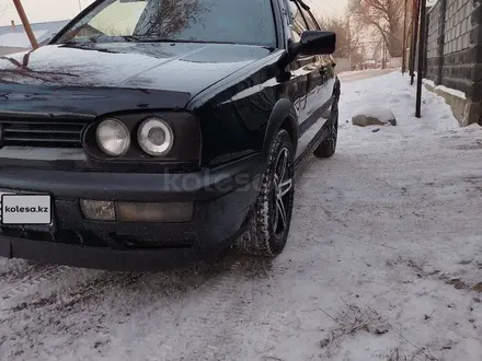 Volkswagen Golf 1995 года за 1 400 000 тг. в Алматы