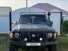 Nissan Patrol, 1990