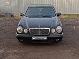 Mercedes-Benz E 320 1997 года за 2 500 000 тг. в Актобе – фото 2