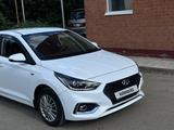 Hyundai Accent 2018 года за 7 200 000 тг. в Актобе – фото 2