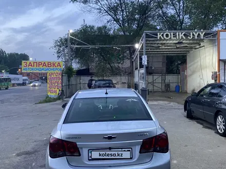 Chevrolet Cruze 2013 года за 2 500 000 тг. в Алматы – фото 2