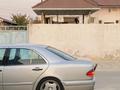 Mercedes-Benz E 320 1997 года за 2 490 000 тг. в Актау – фото 2