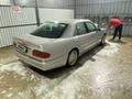 Mercedes-Benz E 320 1997 года за 2 490 000 тг. в Актау – фото 3