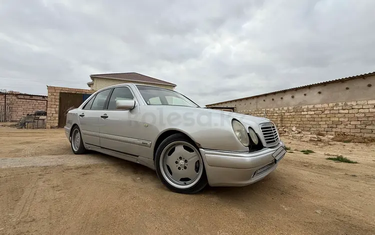 Mercedes-Benz E 320 1997 года за 2 490 000 тг. в Актау