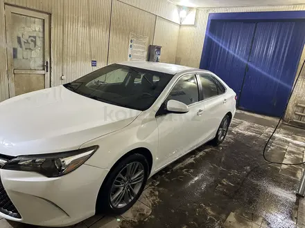 Toyota Camry 2015 года за 6 500 000 тг. в Актобе – фото 2