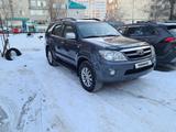 Toyota Fortuner 2005 года за 9 700 000 тг. в Актобе – фото 2