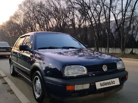 Volkswagen Golf 1994 года за 2 400 000 тг. в Алматы