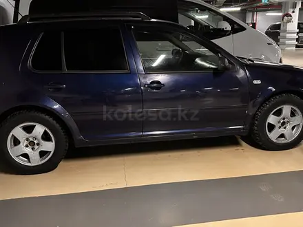 Volkswagen Golf 2001 года за 2 600 000 тг. в Астана – фото 2