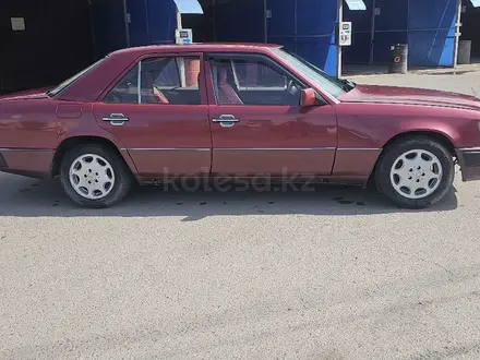 Mercedes-Benz E 280 1990 года за 1 350 000 тг. в Тараз – фото 2