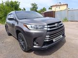 Toyota Highlander 2018 года за 18 900 000 тг. в Астана