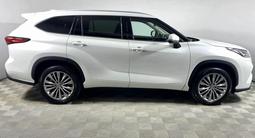 Toyota Highlander 2024 года за 19 440 000 тг. в Алматы – фото 4