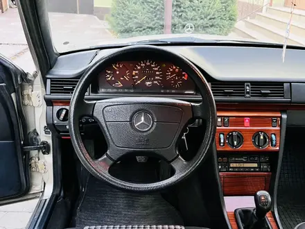 Mercedes-Benz E 200 1990 года за 2 500 000 тг. в Шымкент – фото 19