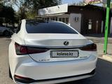 Lexus ES 250 2018 года за 18 000 000 тг. в Алматы – фото 2