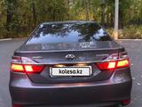 Toyota Camry 2016 года за 10 500 000 тг. в Уральск – фото 5