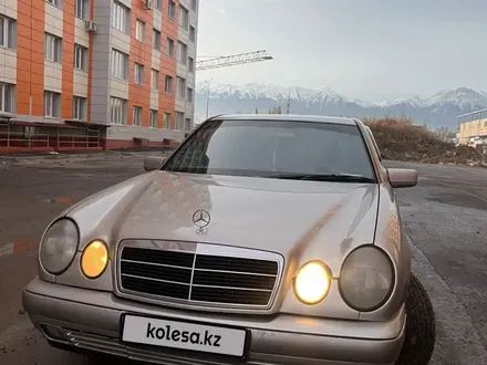 Mercedes-Benz E 280 1997 года за 3 550 000 тг. в Алматы