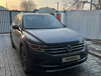 Volkswagen Tiguan 2021 года за 17 600 000 тг. в Атырау