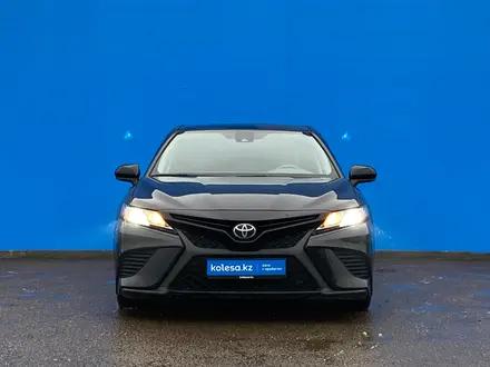 Toyota Camry 2019 года за 11 050 000 тг. в Алматы – фото 2