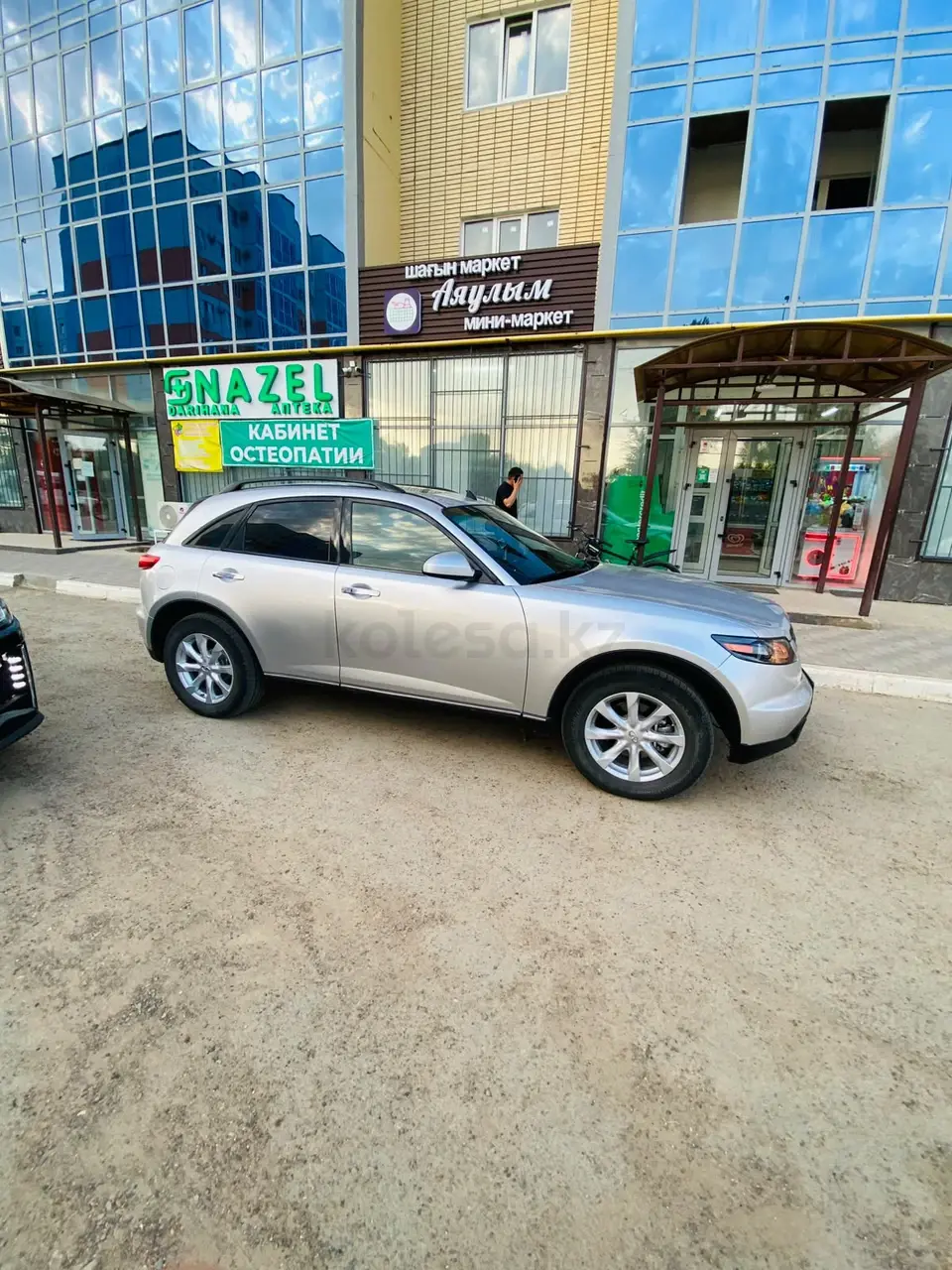 Infiniti FX35, 2004