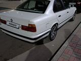 BMW 525 1990 года за 1 350 000 тг. в Астана – фото 2