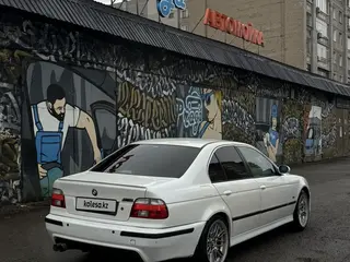 BMW 528
