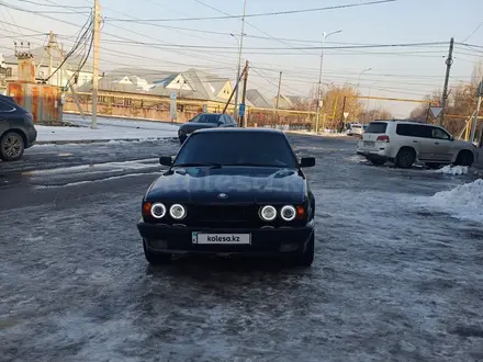 BMW 520 1993 года за 2 300 000 тг. в Шымкент