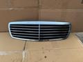 Решетка радиатора на Mercedes-Benz E320 W211 за 35 000 тг. в Алматы