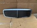 Решетка радиатора на Mercedes-Benz E320 W211 за 35 000 тг. в Алматы – фото 4