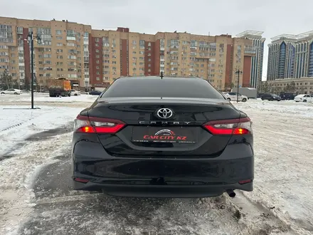 Toyota Camry 2021 года за 13 700 000 тг. в Астана – фото 6