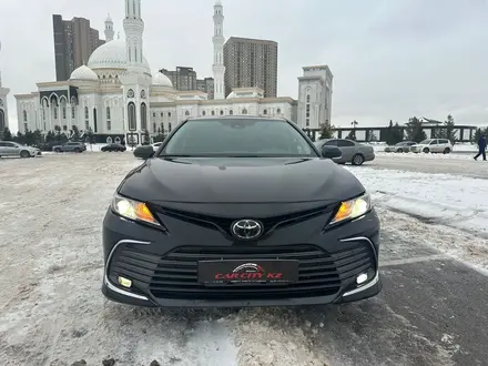 Toyota Camry 2021 года за 13 700 000 тг. в Астана