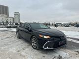 Toyota Camry 2021 года за 13 700 000 тг. в Астана – фото 3