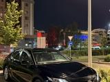 Toyota Camry 2021 года за 12 950 000 тг. в Астана