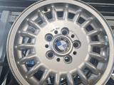 Диски R15 BMW 3 оригинальные за 30 000 тг. в Актобе – фото 4