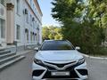 Toyota Camry 2021 года за 14 700 000 тг. в Тараз – фото 2