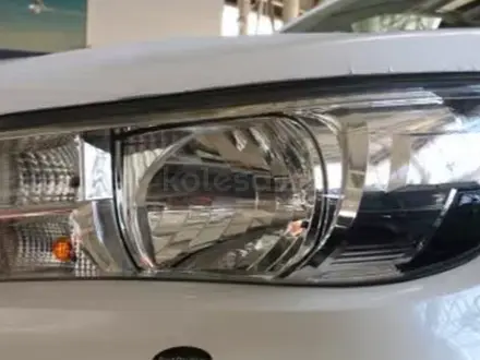Стёкла фар на TOYOTA хайлюкс 2016 Алматы Костанай в наличии за 20 000 тг. в Костанай – фото 2