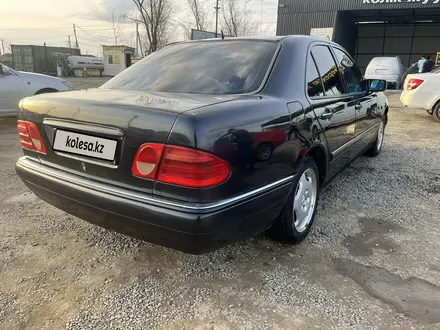 Mercedes-Benz E 240 1997 года за 3 800 000 тг. в Талдыкорган – фото 6