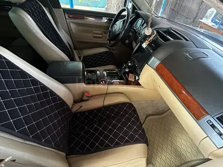 Volkswagen Touareg 2004 года за 5 200 000 тг. в Алматы – фото 3